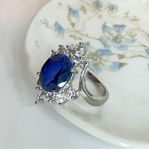 Vivid Blue Ceylon Sapphire Sterling Silver Ring (6.5) - Picture 3 of 10